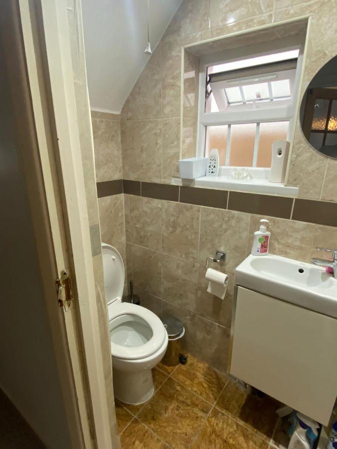 Comfortable Single Bedroom With Free On Site Parking Kingston upon Thames (Greater London) Exterior foto