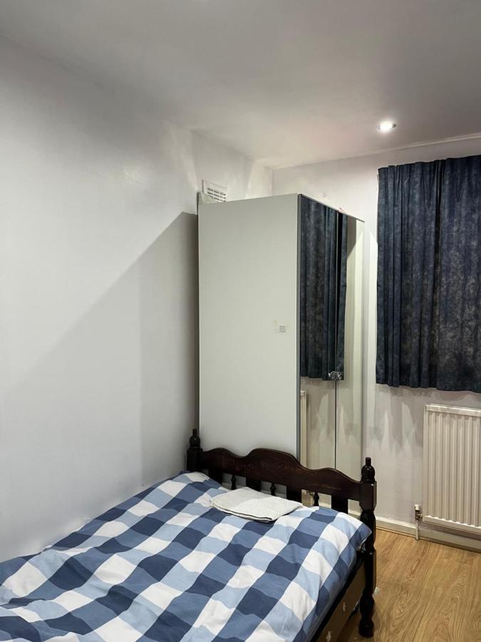 Comfortable Single Bedroom With Free On Site Parking Kingston upon Thames (Greater London) Exterior foto